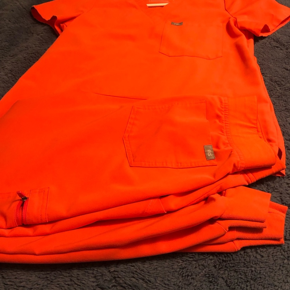 Figs set scrubs size small orange in color